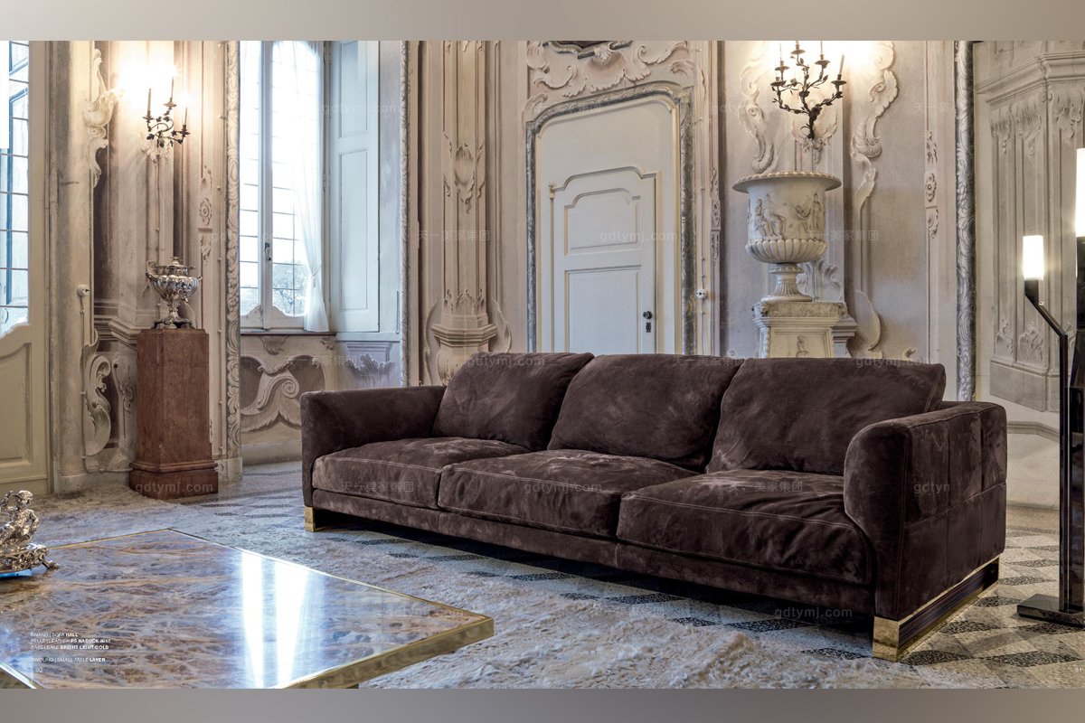 Longhi現(xiàn)代風深棕色布藝三人沙發(fā)