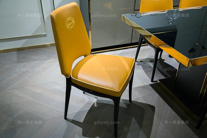 高端奢華豪宅家具輕奢后現代餐廳家具時尚金屬餐桌椅組合餐椅